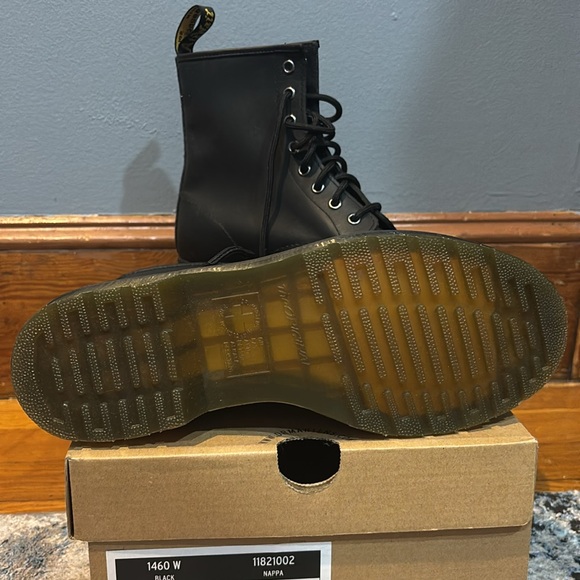 Never Worn Black Women’s Dr Martens Boots Size 8 - Picture 4 of 4